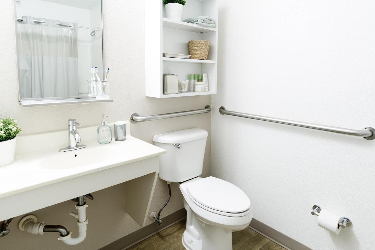 Intown Suites Extended Stay Tampa Fl Orient Park Екстер'єр фото